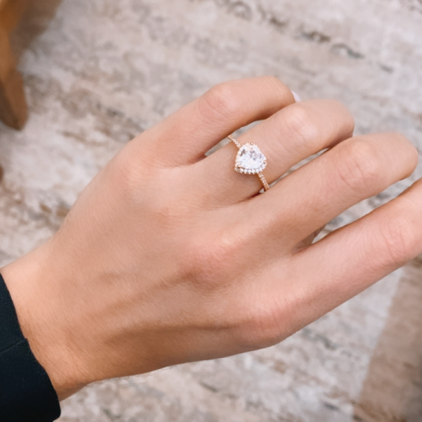 Anel com Zircônia de Coração Branco