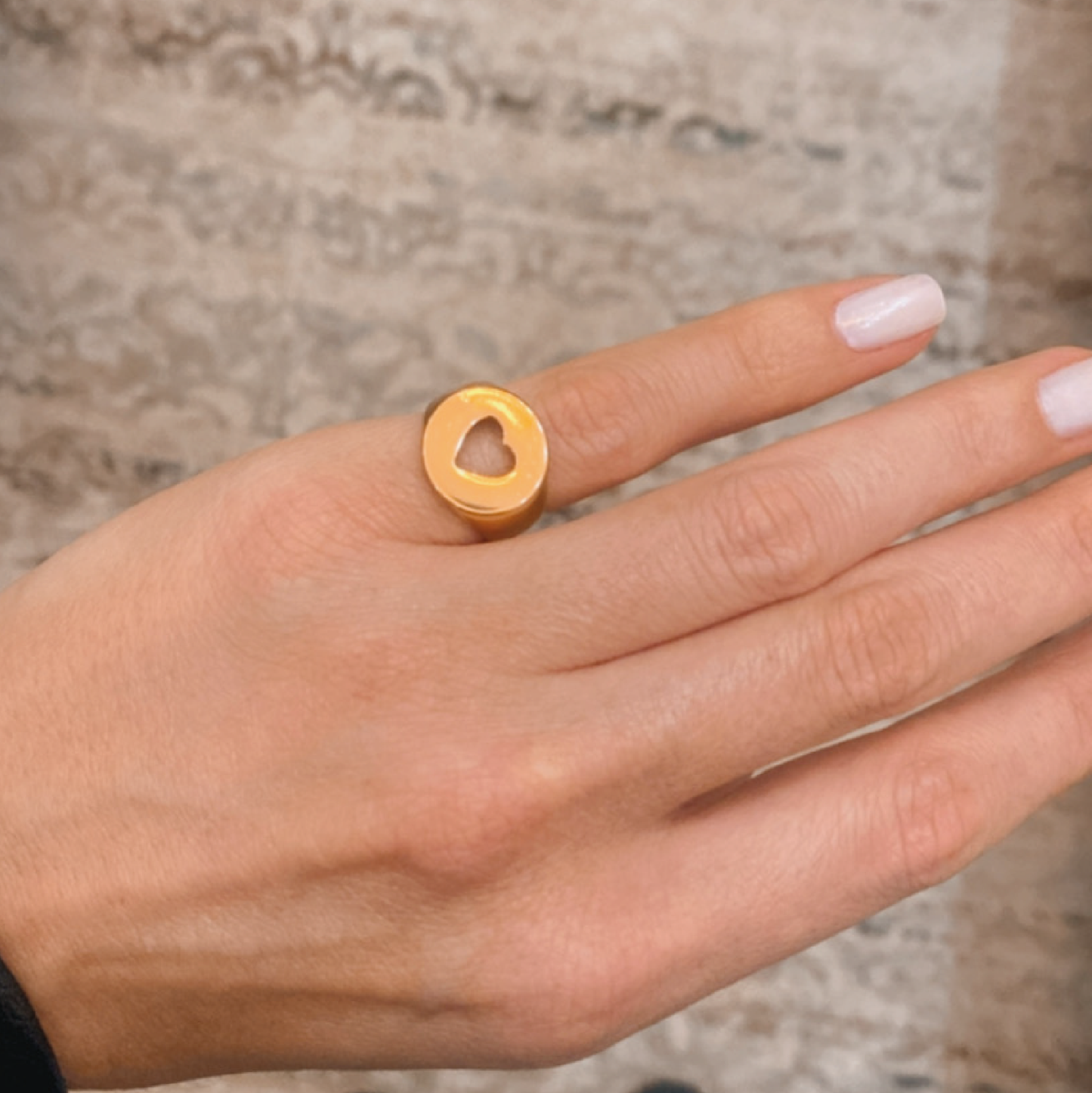 Anel Coração Vazado pequeno